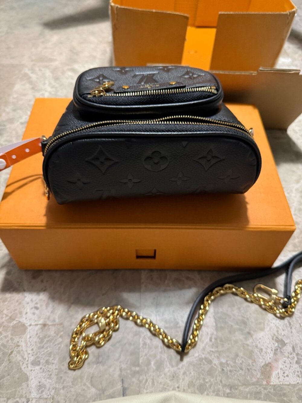 STUNNING Master Quality Fashion Leather Bumbag! All Black LOGO Leather w/LV BOX! - Picture 4 of 7